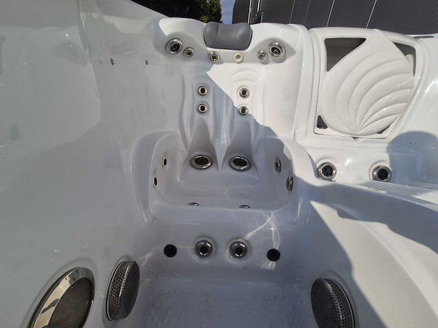 Infinitas spa mb300 pro 3 persoons jacuzzi en buitenspa - afbeelding 3 van  21
