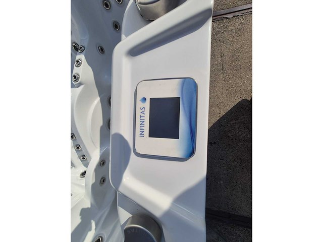 Infinitas spa mb300 pro 3 persoons jacuzzi en buitenspa - afbeelding 4 van  21