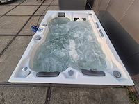 Infinitas spa mb300 pro 3 persoons jacuzzi en buitenspa - afbeelding 12 van  21