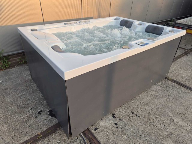 Infinitas spa mb300 pro 3 persoons jacuzzi en buitenspa - afbeelding 14 van  21
