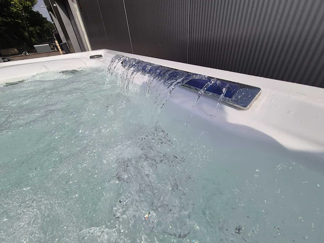 Infinitas spa mb300 pro 3 persoons jacuzzi en buitenspa - afbeelding 7 van  26