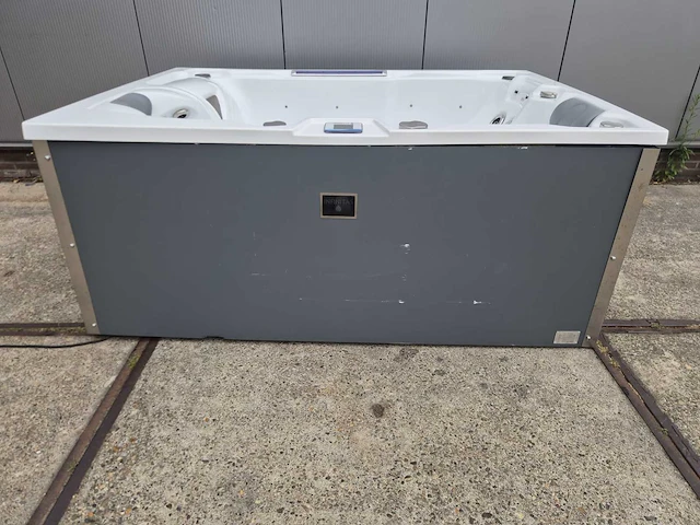 Infinitas spa mb300 pro 3 persoons jacuzzi en buitenspa - afbeelding 9 van  26