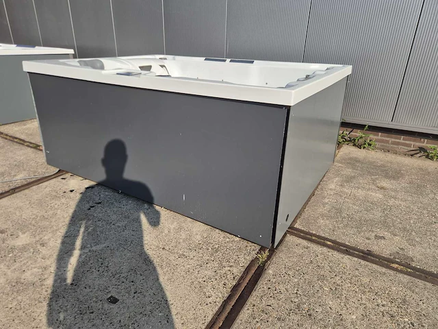 Infinitas spa mb300 pro 3 persoons jacuzzi en buitenspa - afbeelding 28 van  37