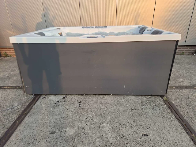 Infinitas spa mb300 pro 3 persoons jacuzzi en buitenspa - afbeelding 29 van  37