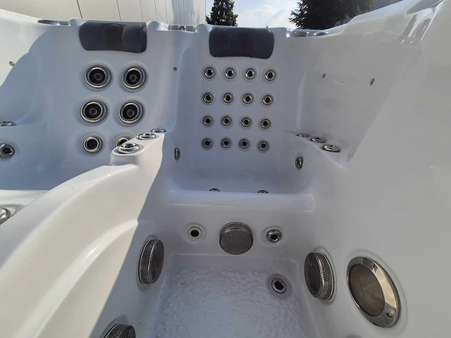 Infinitas spa mb300 pro 3 persoons jacuzzi en buitenspa - afbeelding 5 van  37