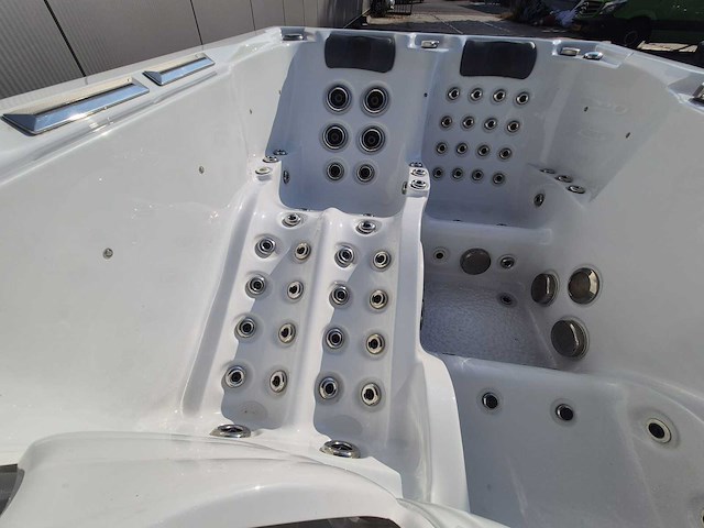 Infinitas spa mb300 pro 3 persoons jacuzzi en buitenspa - afbeelding 6 van  37