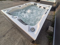 Infinitas spa mb300 pro 3 persoons jacuzzi en buitenspa - afbeelding 17 van  37
