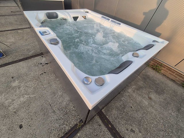 Infinitas spa mb300 pro 3 persoons jacuzzi en buitenspa - afbeelding 20 van  37