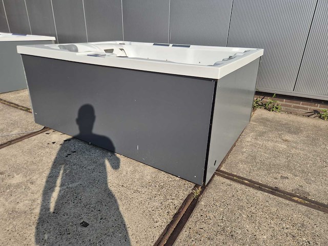 Infinitas spa mb300 pro 3 persoons jacuzzi en buitenspa - afbeelding 28 van  37
