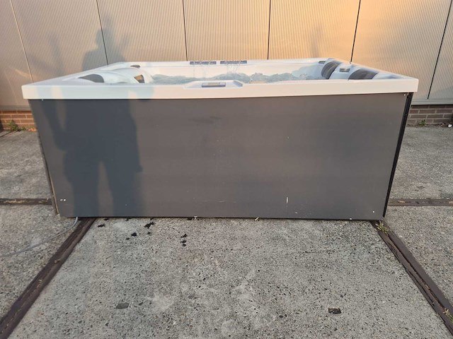 Infinitas spa mb300 pro 3 persoons jacuzzi en buitenspa - afbeelding 29 van  37