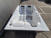 Infinitas spa mb300 pro 3 persoons jacuzzi en buitenspa - afbeelding 33 van  37