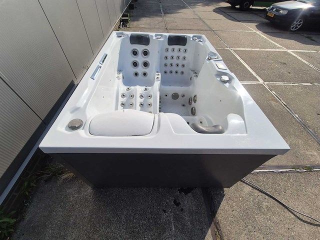 Infinitas spa mb300 pro 3 persoons jacuzzi en buitenspa - afbeelding 34 van  37