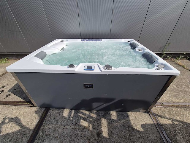Infinitas spa mb300 pro 3 persoons jacuzzi en buitenspa - afbeelding 3 van  26