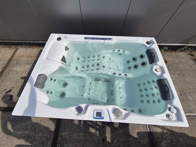 Infinitas spa mb300 pro 3 persoons jacuzzi en buitenspa - afbeelding 12 van  26