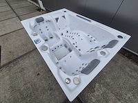 Infinitas spa mb300 pro 3 persoons jacuzzi en buitenspa - afbeelding 21 van  26