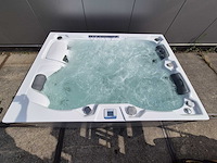 Infinitas spa mb300 pro 3 persoons jacuzzi en buitenspa - afbeelding 23 van  26
