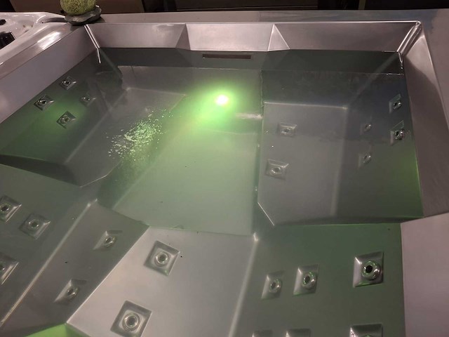 Infinitas spa the stealth 6 persoons jacuzzi en buitenspa - afbeelding 10 van  27