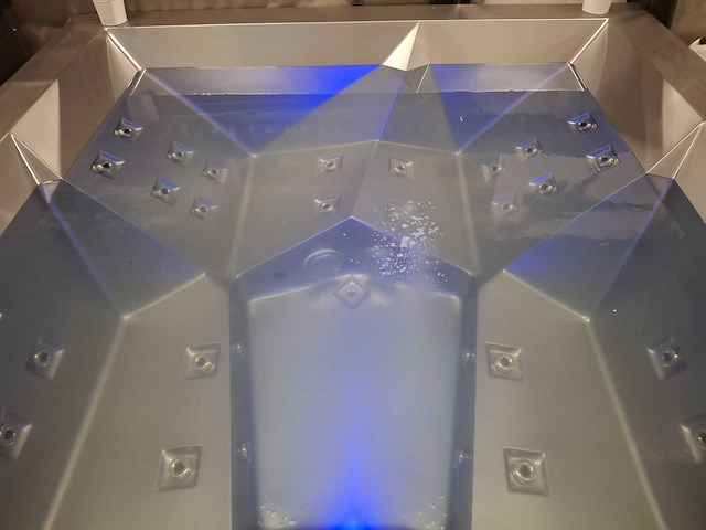 Infinitas spa the stealth 6 persoons jacuzzi en buitenspa - afbeelding 16 van  27