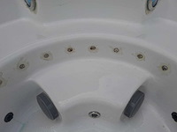 Infinitas the circle 5 persoons jacuzzi en buitenspa - afbeelding 1 van  11