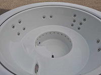 Infinitas the circle 5 persoons jacuzzi en buitenspa - afbeelding 3 van  11