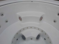 Infinitas the circle 5 persoons jacuzzi en buitenspa - afbeelding 5 van  11