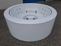 Infinitas the circle 5 persoons jacuzzi en buitenspa - afbeelding 6 van  11
