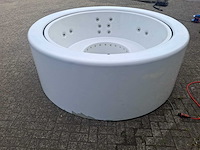 Infinitas the circle 5 persoons jacuzzi en buitenspa - afbeelding 7 van  11