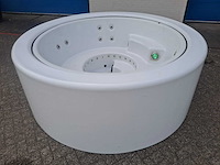 Infinitas the circle 5 persoons jacuzzi en buitenspa - afbeelding 8 van  11