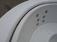 Infinitas the circle 5 persoons jacuzzi en buitenspa - afbeelding 2 van  26
