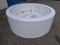 Infinitas the circle 5 persoons jacuzzi en buitenspa - afbeelding 7 van  26