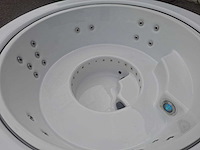 Infinitas the circle 5 persoons jacuzzi en buitenspa - afbeelding 9 van  26