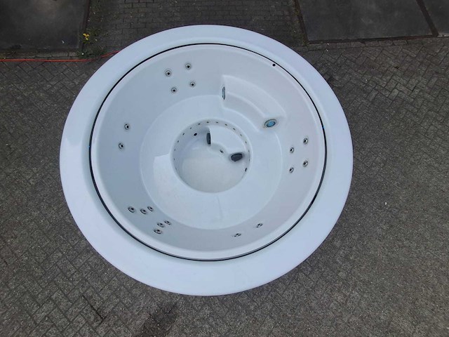 Infinitas the circle 5 persoons jacuzzi en buitenspa - afbeelding 23 van  26