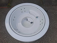 Infinitas the circle 5 persoons jacuzzi en buitenspa - afbeelding 24 van  26
