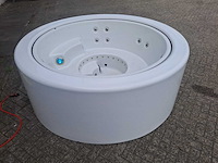 Infinitas the circle 5 persoons jacuzzi en buitenspa - afbeelding 11 van  12