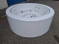 Infinitas the circle 5 persoons jacuzzi en buitenspa - afbeelding 9 van  26