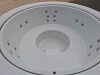Infinitas the circle 5 persoons jacuzzi en buitenspa - afbeelding 12 van  26
