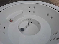 Infinitas the circle 5 persoons jacuzzi en buitenspa - afbeelding 23 van  26