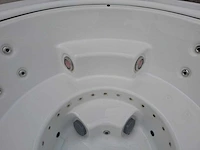 Infinitas the circle 5 persoons jacuzzi en buitenspa - afbeelding 24 van  26