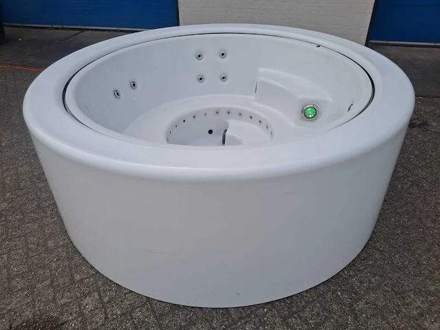 Infinitas the circle 5 persoons jacuzzi en buitenspa - afbeelding 13 van  26