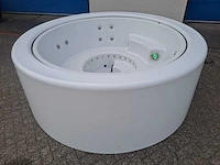 Infinitas the circle 5 persoons jacuzzi en buitenspa - afbeelding 13 van  26
