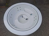 Infinitas the circle 5 persoons jacuzzi en buitenspa - afbeelding 18 van  26