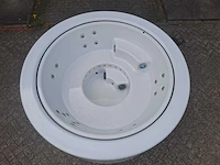 Infinitas the circle 5 persoons jacuzzi en buitenspa - afbeelding 20 van  26