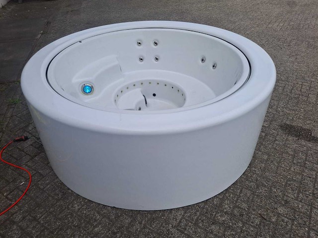 Infinitas the circle 5 persoons jacuzzi en buitenspa - afbeelding 5 van  26