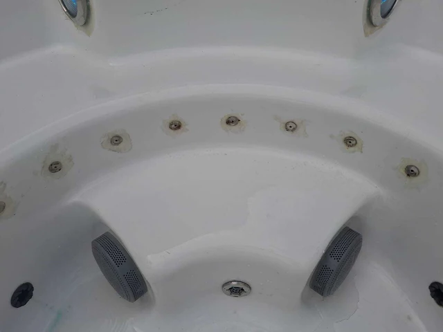 Infinitas the circle 5 persoons jacuzzi en buitenspa - afbeelding 6 van  26