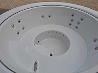 Infinitas the circle 5 persoons jacuzzi en buitenspa - afbeelding 10 van  26