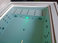 Infinitas the one 6 persoons jacuzzi en buitenspa - afbeelding 2 van  16