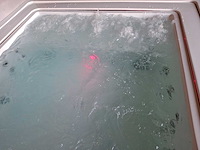 Infinitas the one 6 persoons jacuzzi en buitenspa - afbeelding 8 van  16