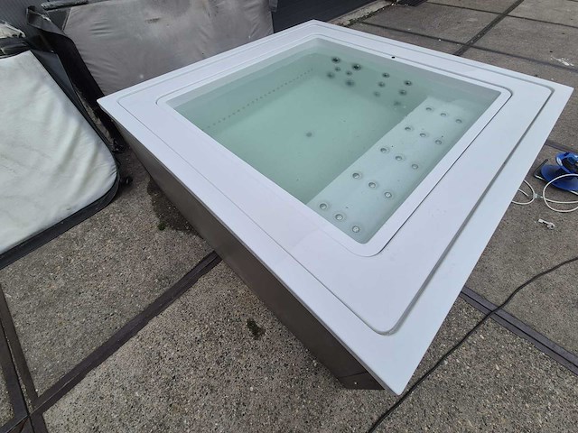 Infinitas the one 6 persoons jacuzzi en buitenspa - afbeelding 3 van  44