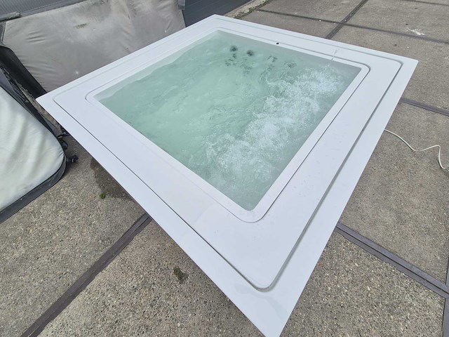 Infinitas the one 6 persoons jacuzzi en buitenspa - afbeelding 7 van  44