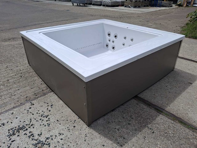 Infinitas the one 6 persoons jacuzzi en buitenspa - afbeelding 19 van  44